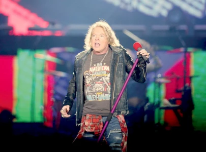 guns n roses frontman loses cool onstage guns n roses frontman loses cool onstage
