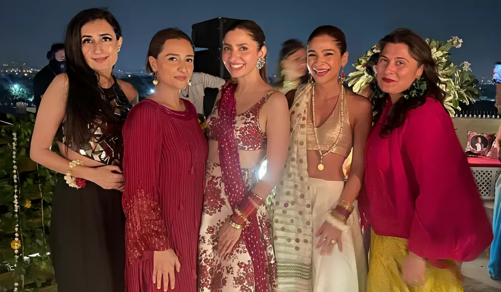 love and prayers ayesha omar sends late wedding wishes to mahira khan