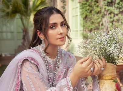 ayeza khan narrowly escapes fire accident during shooting ayeza khan narrowly escapes fire accident during shooting