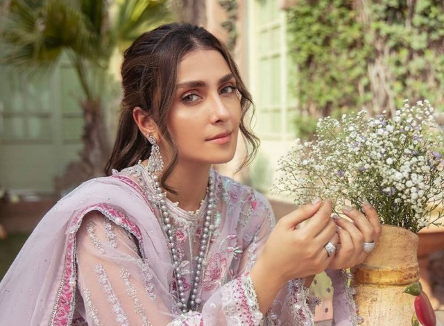ayeza khan narrowly escapes fire accident during shooting ayeza khan narrowly escapes fire accident during shooting