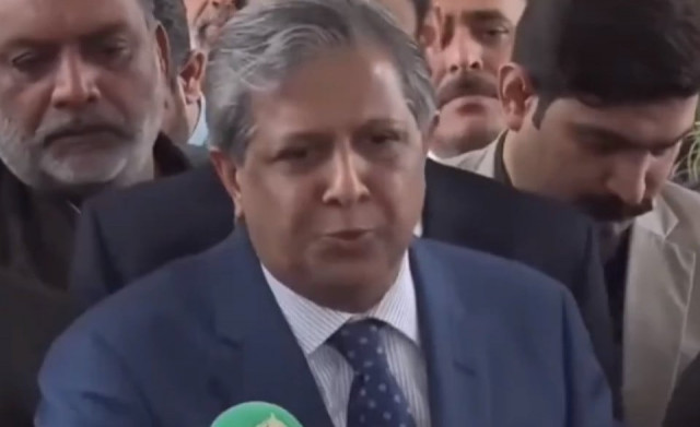 federal law minister azam nazir tarar talking to media outside court photo screengrab federal law minister azam nazir tarar talking to media outside court photo screengrab