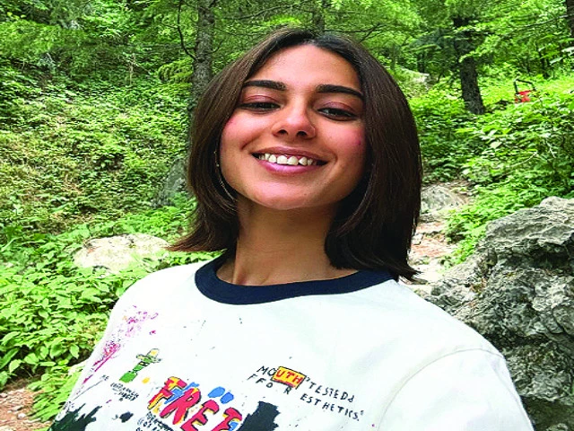 iqra doesn t need makeup to light up her look photo instagram iqra doesn t need makeup to light up her look photo instagram
