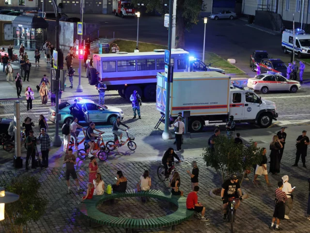 law enforcement officers and emergency services personnel near the site of an explosion at a restaurant in central moscow russia august 1 2026 reuters law enforcement officers and emergency services personnel near the site of an explosion at a restaurant in central moscow russia august 1 2026 reuters