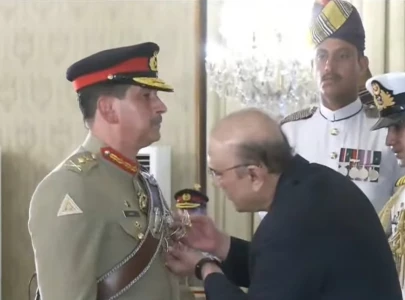 president zardari confers nishan e imtiaz on national strategic command chief gen aamer raza