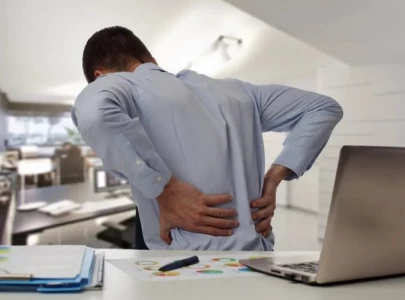 desk job got your back hurting how to protect your spine during long work hours desk job got your back hurting how to protect your spine during long work hours