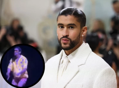 bad bunny appears to injure knee during puerto rico residency performance bad bunny appears to injure knee during puerto rico residency performance