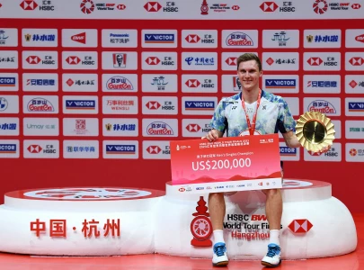 axelsen tai triumph in badminton world tour finals
