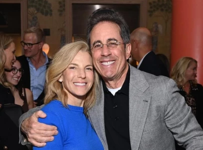 jerry seinfeld s wife sparks debate with 5000 donation at pro israel rally