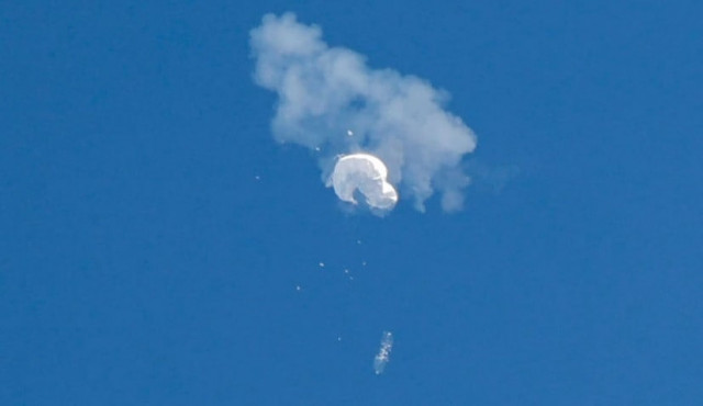 the suspected chinese spy balloon drifts to the ocean after being shot down off the coast in surfside beach south carolina u s february 4 2023 reuters randall hill the suspected chinese spy balloon drifts to the ocean after being shot down off the coast in surfside beach south carolina u s february 4 2023 reuters randall hill