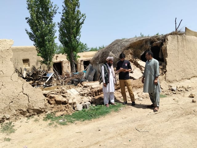 Locals speak to police after earthquake hits Balochistan's Barkhan on June 27, 2026. PHOTO: REPORTER