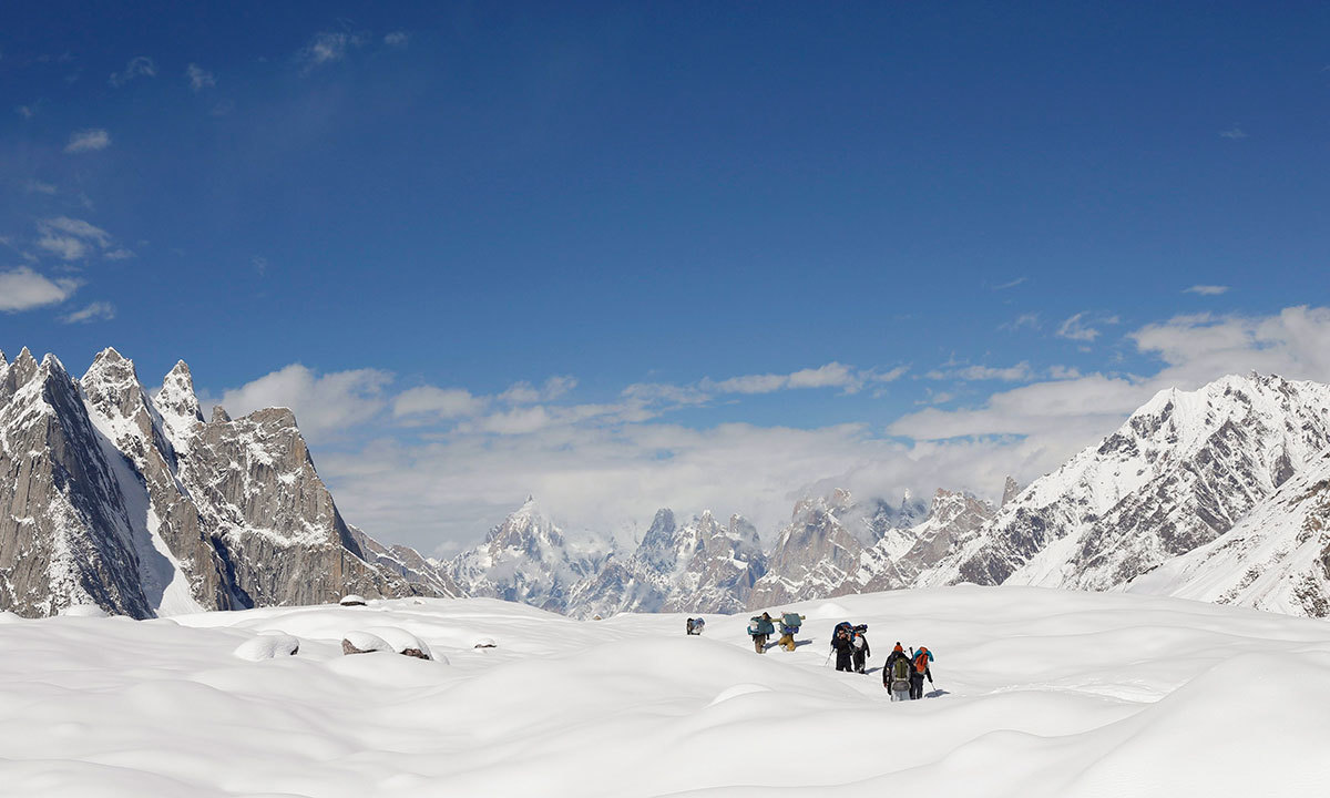 Photo of Nepali Sherpa sets climbing record on Pakistan mountain