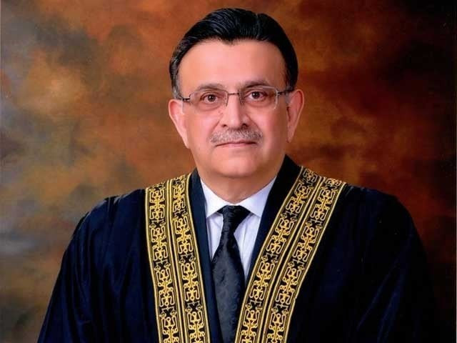 چیف جسٹس کے بنچ کے انتخاب پر بحث جاری ہے۔  ایکسپریس ٹریبیون