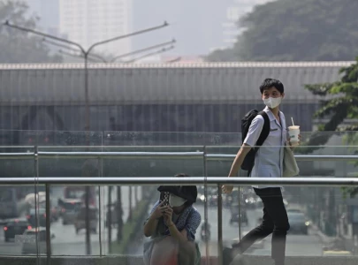 bangkok air pollution forces 352 schools to close