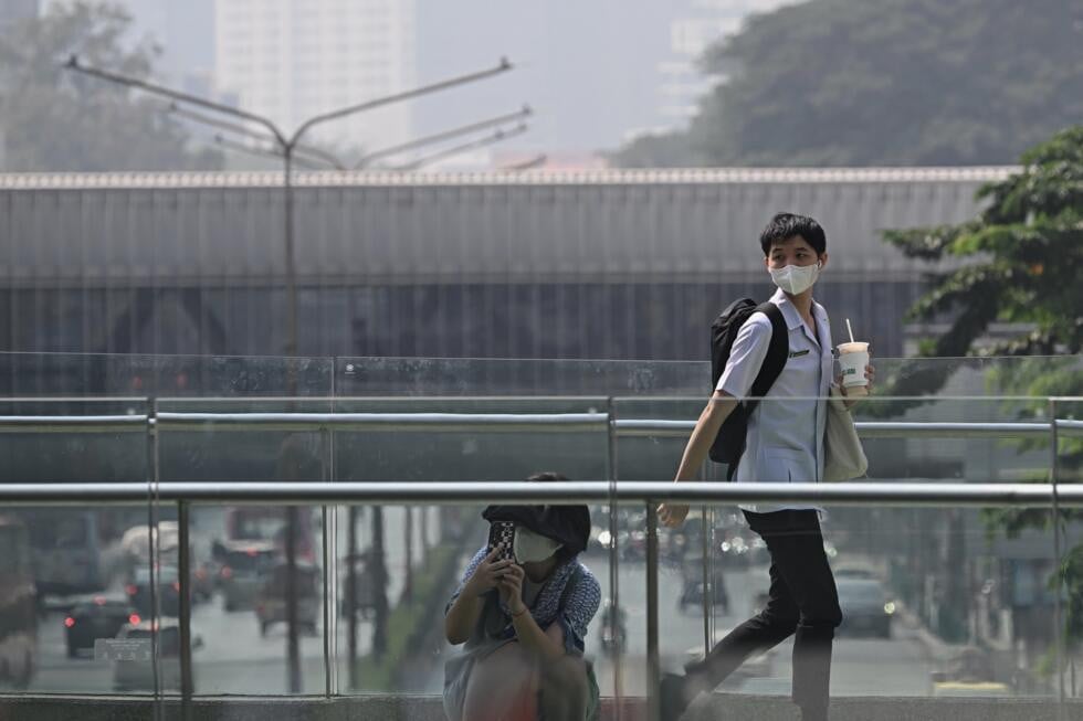 air pollution in the thai capital forced the closure of more than 350 schools friday    around a hundred more than the previous day photo afp