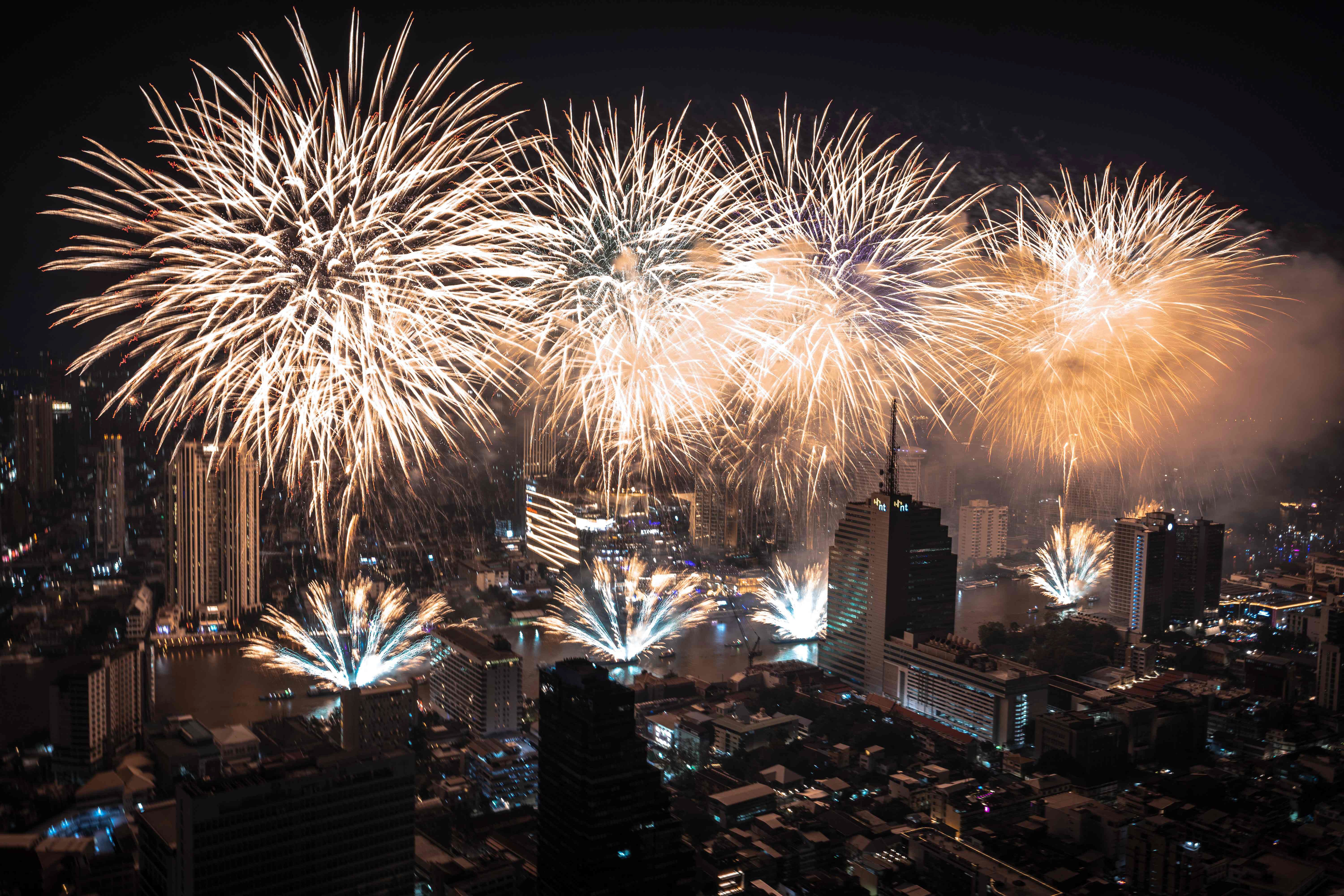 Fireworks light up the midnight sky over the Chao Phraya River during 2026 New Year's Day celebrations in Bangkok on January 1, 2026. Photo: AFP