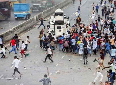 bangladesh police clash with opposition supporters calling on pm to resign