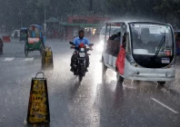 vehicles move on the street during torrential rain in dhaka bangladesh july 7 2026 photo reuters