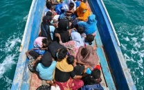 hundreds flee india migrant crackdown toward bangladesh