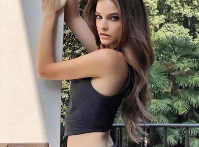 spring 2025 hair color trends from honey mushroom to caramel brown