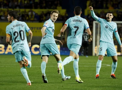 barcelona title defence stays afloat