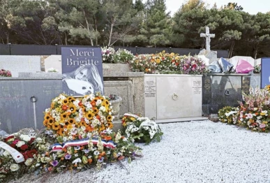 bardot laid to rest in family graveyard