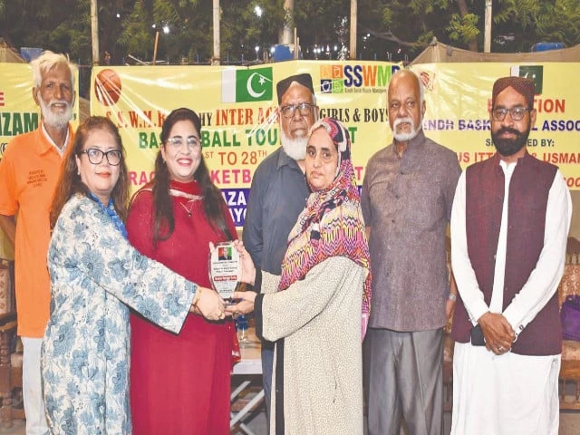 kba women s wing secretary zaeem khatun presents shaheed zulfiqar bhutto award for excellence to sswmb gm maryam tariq on thursday director sports comm karachi ghulam mohammad khan kba secretary zahid malik and sba vice chairman younus qureshi are also seen photo kba kba women s wing secretary zaeem khatun presents shaheed zulfiqar bhutto award for excellence to sswmb gm maryam tariq on thursday director sports comm karachi ghulam mohammad khan kba secretary zahid malik and sba vice chairman younus qureshi are also seen photo kba
