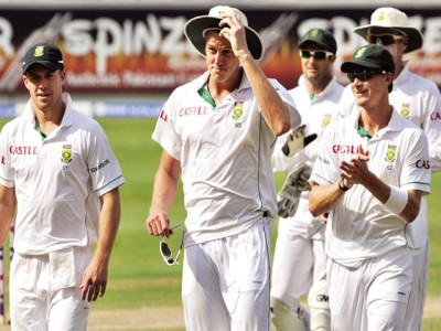 batting collapse puts south africa on top