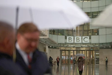 bbc says will fight trump s 10b defamation lawsuit