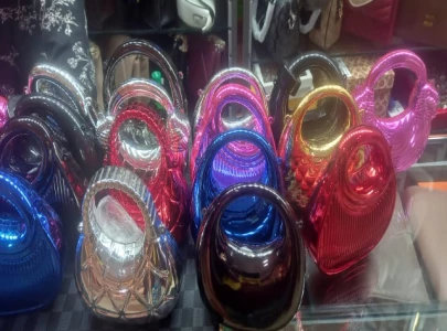 metallic clutches dominate eid fashion trends