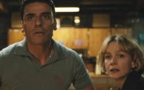 netflix s beef season 2 trailer pits oscar isaac against carey mulligan at country club