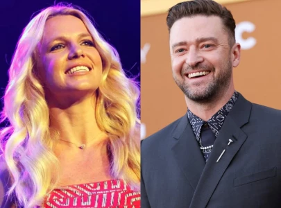 britney spears pushed through after justin timberlake s breakup text on set director recalls
