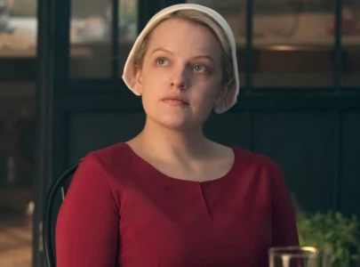 elisabeth moss admits to looting props from the handmaid s tale set reflects on final season amid political parallels elisabeth moss admits to looting props from the handmaid s tale set reflects on final season amid political parallels