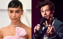 zo kravitz plans to join harry styles on tour when it makes sense source says