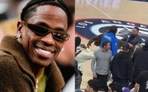 travis scott mistaken for trespasser tackled by security at lakers clippers game travis scott mistaken for trespasser tackled by security at lakers clippers game