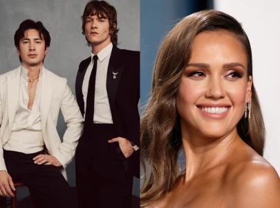 jessica alba made sure that everyone at the golden globes watch heated rivalry