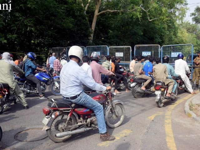 roads leading to the zaman park are blocked causing difficulty to motorists photo nni roads leading to the zaman park are blocked causing difficulty to motorists photo nni