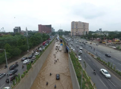 submerged avenues clogged drainage triggers flooding submerged avenues clogged drainage triggers flooding