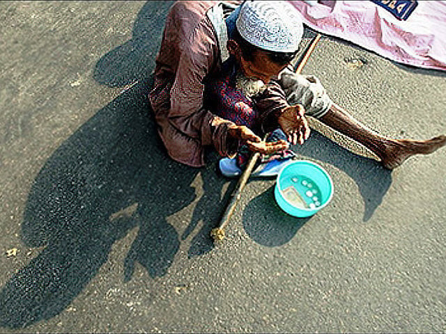 pakistan hosts a significant population of beggars ranging from five to twenty five million individuals constituting approximately 2 5 to 11 of the total populace photo afp file pakistan hosts a significant population of beggars ranging from five to twenty five million individuals constituting approximately 2 5 to 11 of the total populace photo afp file