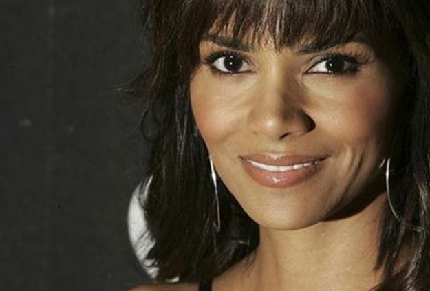 Actor Halle Barryâs father is an African-American and her mother is white. PHOTO: REUTERS 