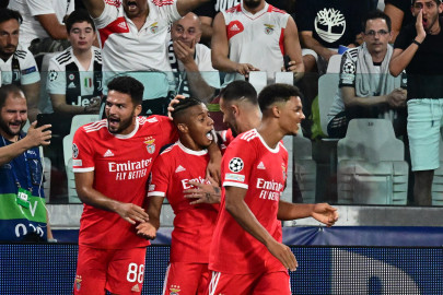 benfica sink dismal juve to win 12th straight match benfica sink dismal juve to win 12th straight match