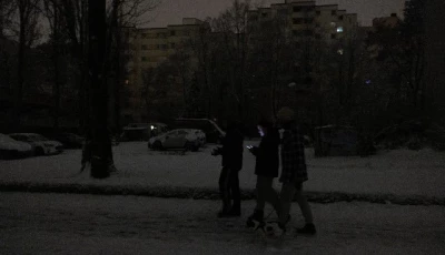 people walk through a darkened street during a blackout caused by a fire at a power distribution system in berlin germany january 3 2026 photo reuters