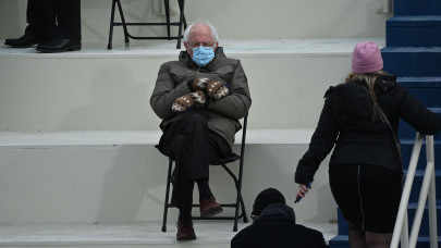 bernie sanders caught the internet s attention with laid back look at biden s inauguration