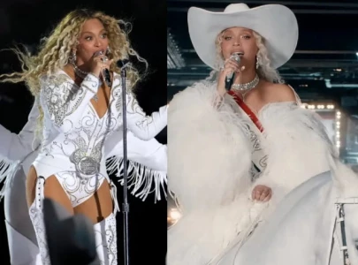 internet compares beyonc s nfl halftime show white theme to diddy s white party
