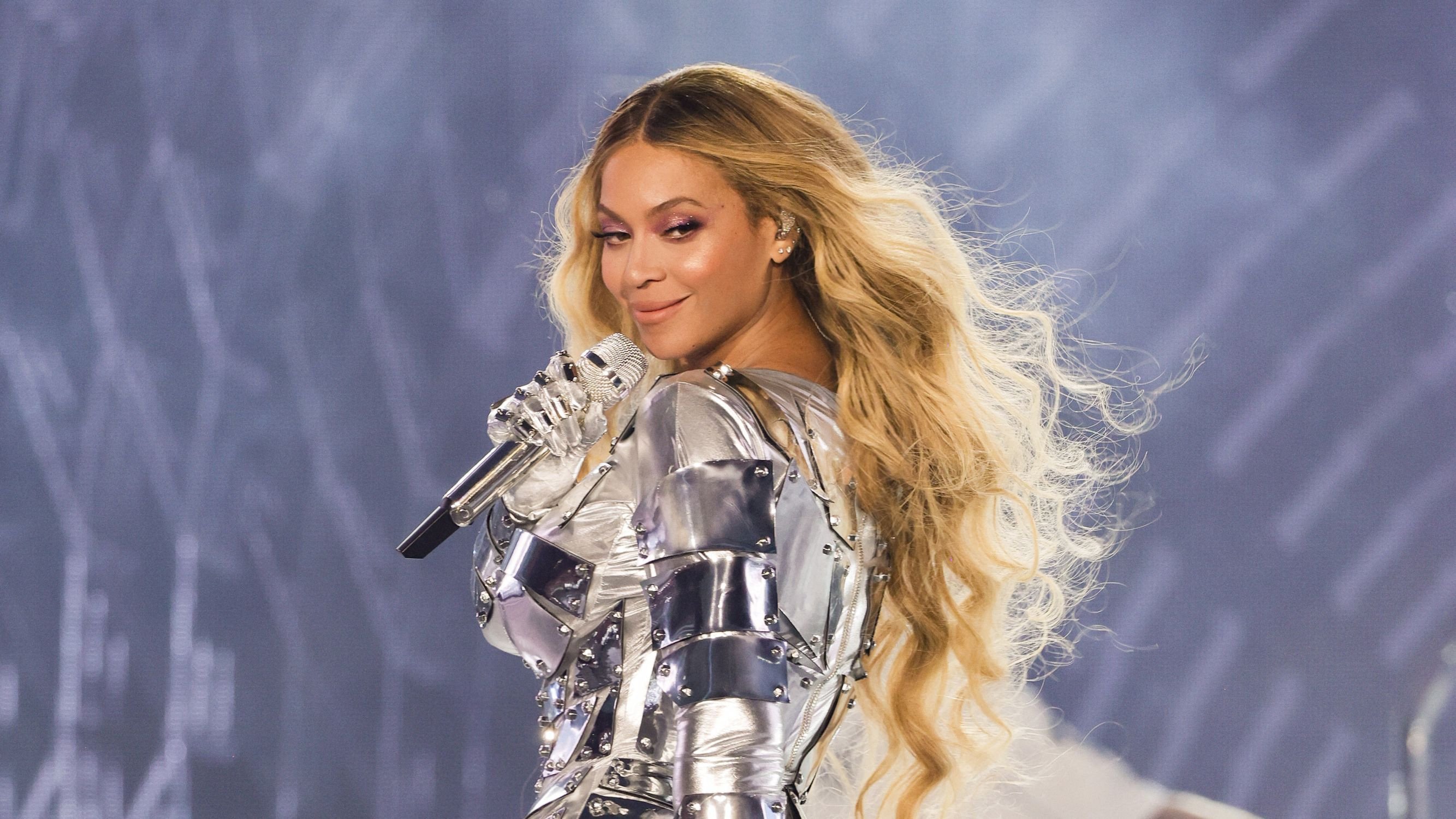 Beyonce storms to first UK no.1 in 14 years with 'Texas Hold 'Em'
