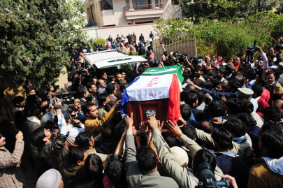 angered mourners lay bhatti to rest angered mourners lay bhatti to rest