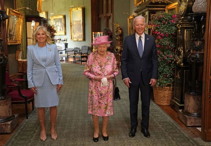 britain s queen elizabeth stands with u s president joe biden and first lady jill biden in the grand corridor during their visit at windsor castle in windsor britain june 13 2021 steve parsons pool via reuters