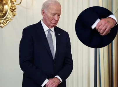 joe biden s mysterious blue mark on hand during white house appearance raises questions