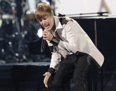 justin bieber sweeps american music awards
