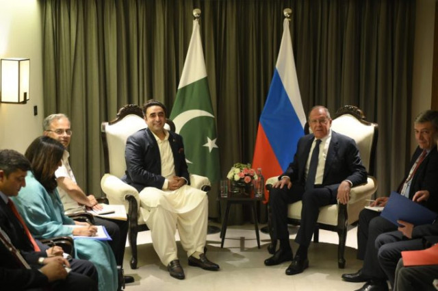 foreign minister bilawal bhutto zardari meets russian foreign minister sergey lavrov on sidelines of the shanghai cooperation organisation council of foreign ministers meeting in india s goa on may 4 2023 photo twitter fo foreign minister bilawal bhutto zardari meets russian foreign minister sergey lavrov on sidelines of the shanghai cooperation organisation council of foreign ministers meeting in india s goa on may 4 2023 photo twitter fo