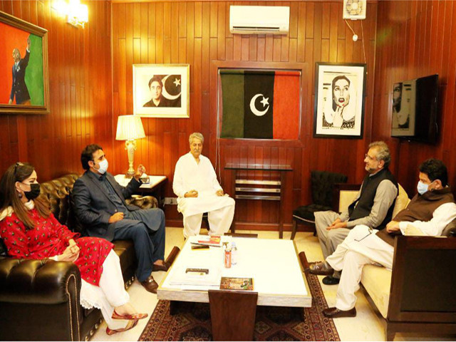 pml n s shahid khaqan abbasi and miftah ismail meet ppp chairman bilawal bhutto zardari at bilawal house in karachi photo ppp media cell